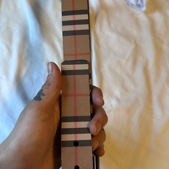 Burberry Authentic Cream Striped Belt with Fabric Texture - Picture 4 of 4